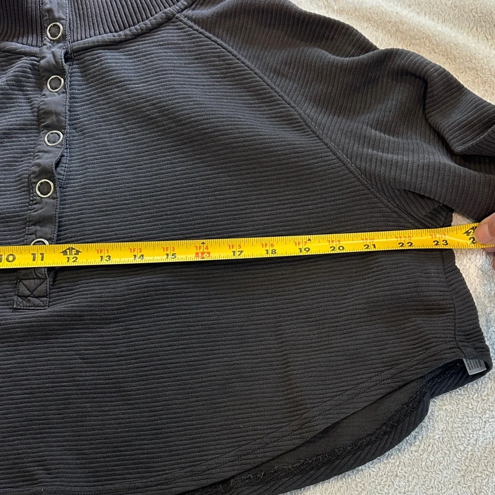 NWOT -FP Movement- Black Ribbed Women's cropped Sweater size XS - Picture 4 of 9